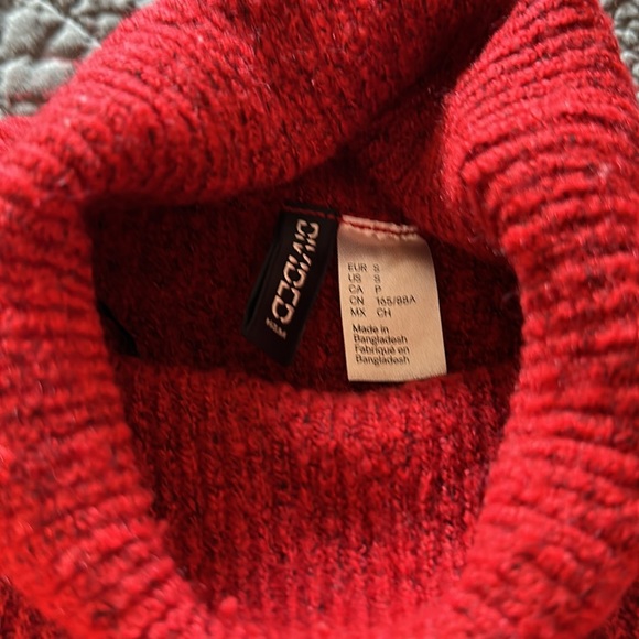 H&M Divided Red Turtleneck Sweater - Picture 3 of 4